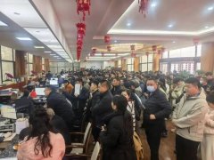 “最爱发钱的老板”更是