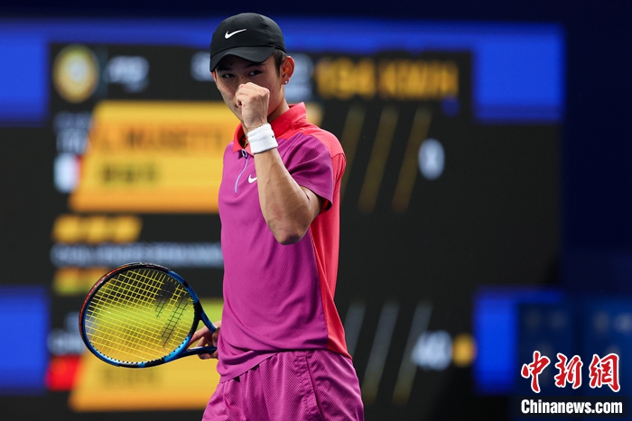 成都公开赛决赛：商竣程以7：6(4)、6：1击败穆塞