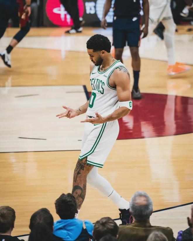 凯尔特人三杀骑士锁定胜局 湖人双杀尼克斯登顶