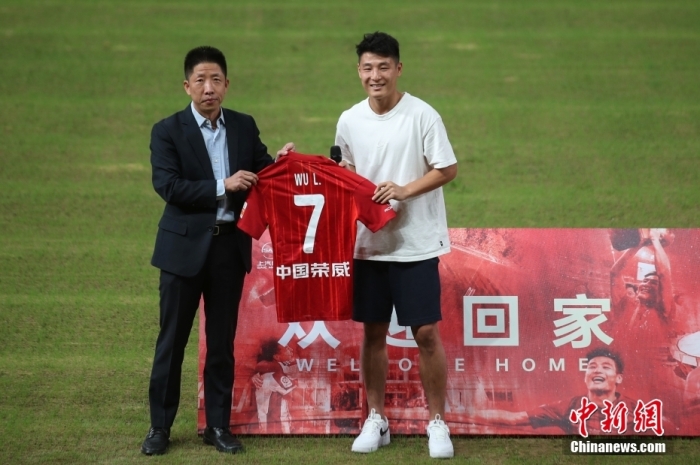 武磊回归上海海港球迷见面会回顾其留洋经历