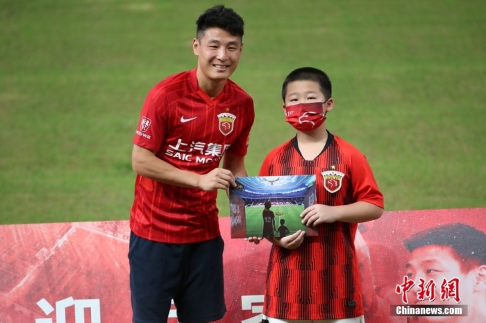 武磊回归上海海港球迷见面会回顾其留洋经历