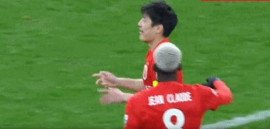 武磊替补登场8分钟双响破球荒 302天中超进球纪录