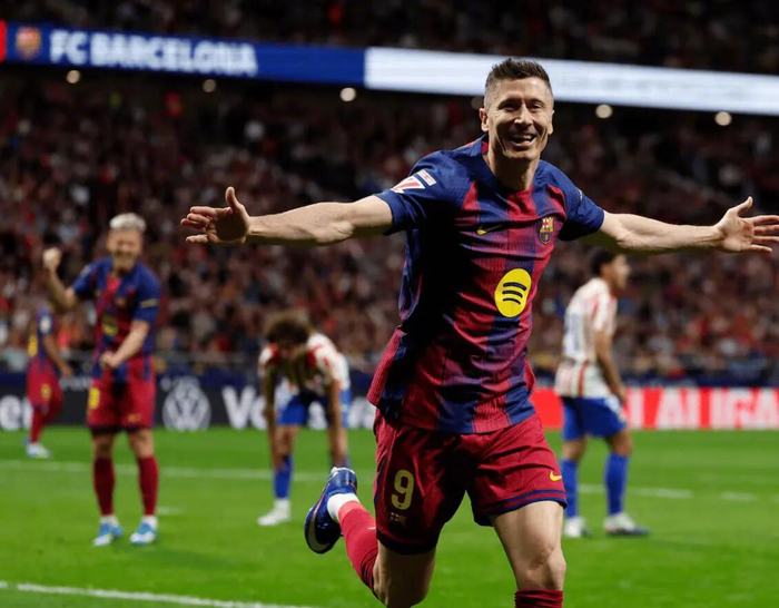 莱万未来悬而未决 巴萨沟通迟缓引转会风波