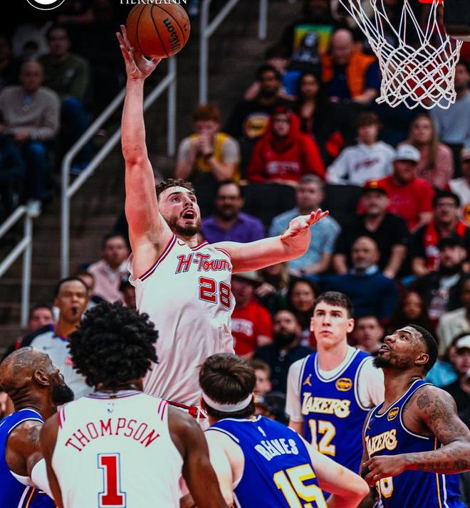 湖人主场力克火箭杜兰特缺阵湖人开门红