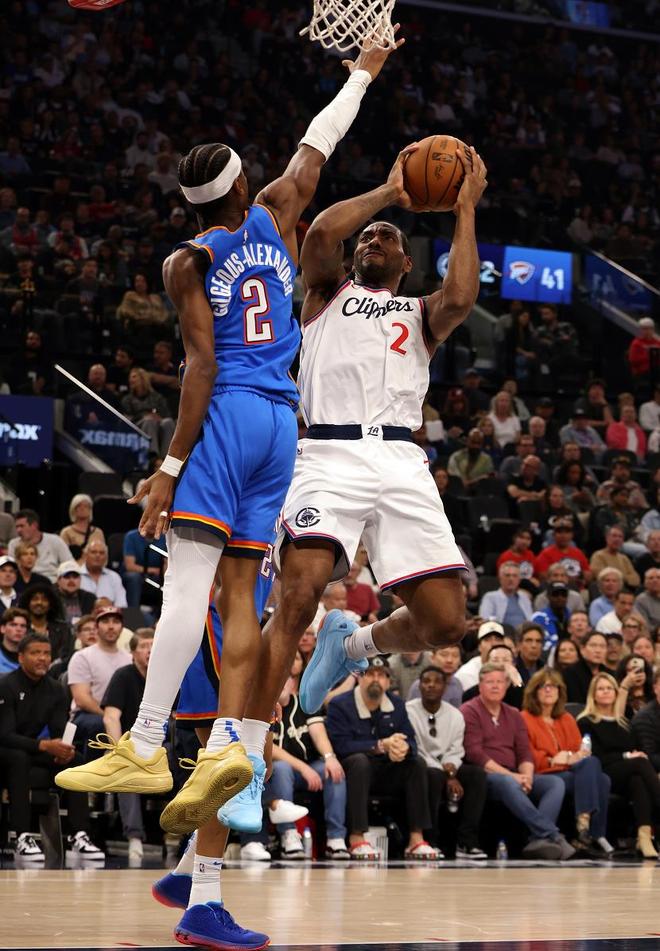 雷霆128-110大胜快船 提前锁定常规赛第一 快船保