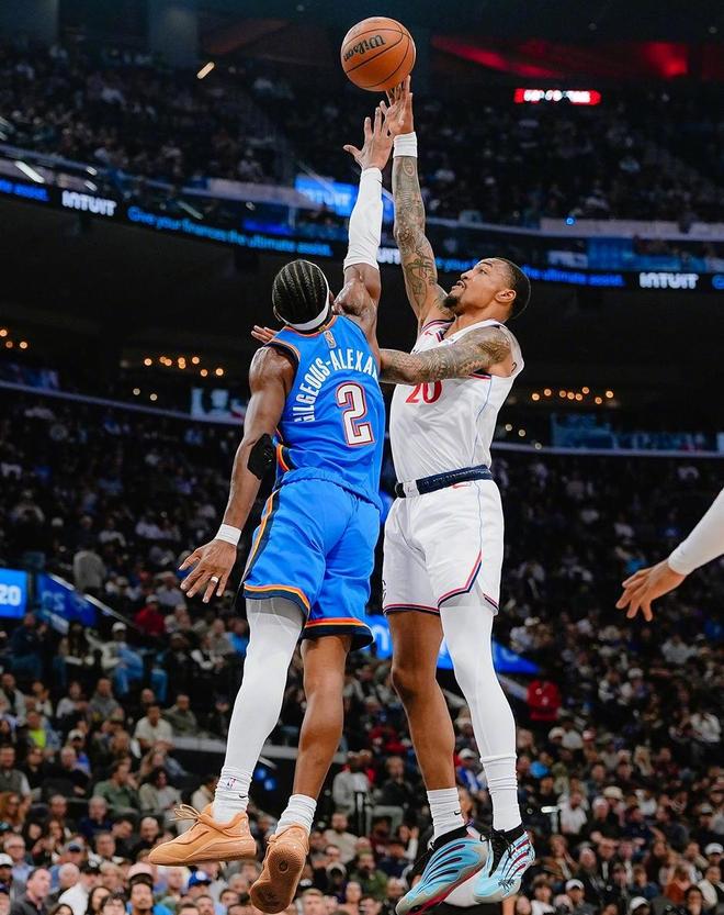 雷霆128-110大胜快船 提前锁定常规赛第一 快船保