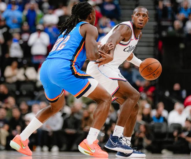 雷霆128-110大胜快船 提前锁定常规赛第一 快船保