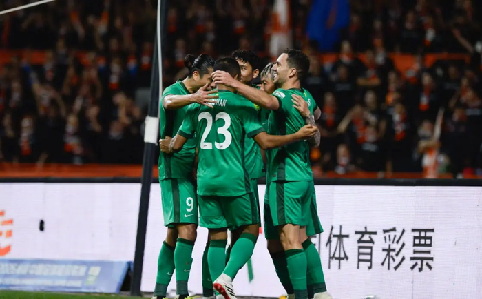 北京国安三月跌入保级区：从超级杯冠军到保级